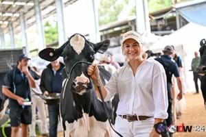 Emmalea Wishart wi Rowlands Park Chief Cinnamon EX90-1E